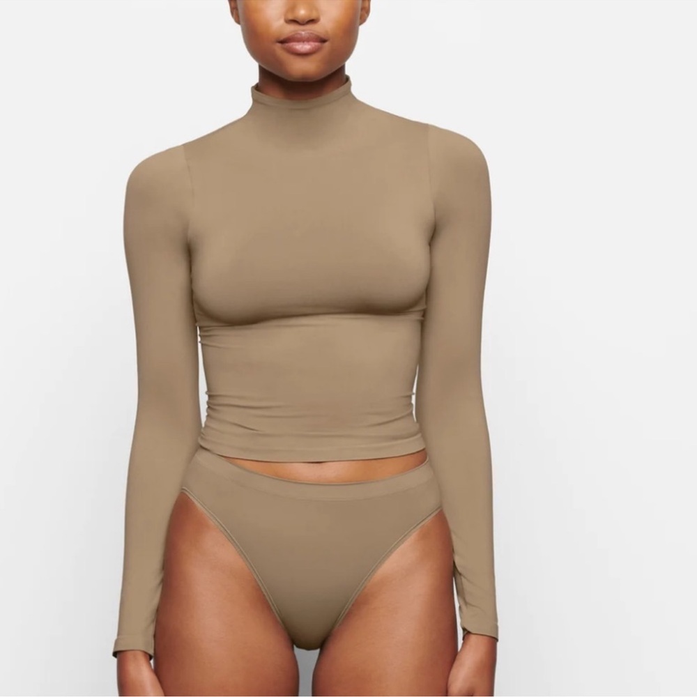 Skims Smoothing Seamless Turtleneck Top - Desert, 2X (NWT)